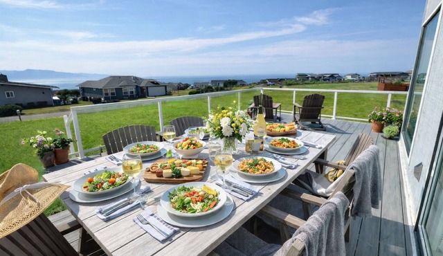 Beach Elegant: Epic Sunset Views, Wildlife, Close to Beach, Hiking and Location+