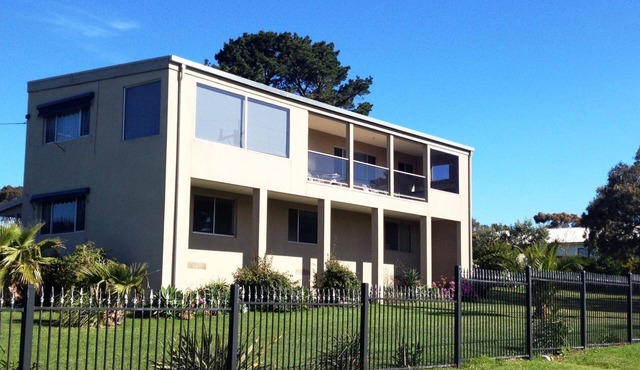 Beach Escape with Ocean at your doorstep! Grand Prix Circuit