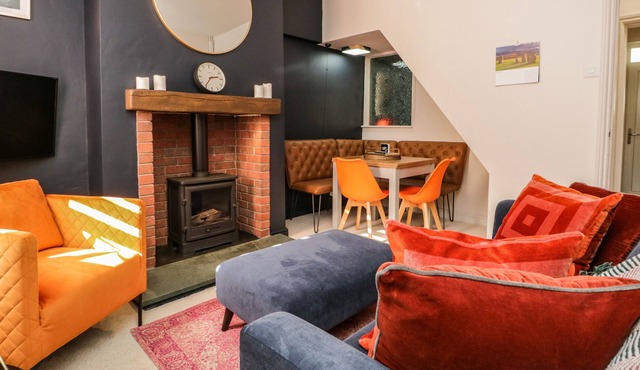 BEACH FELL VIEW, pet friendly, with a garden in Askam-In-Furness