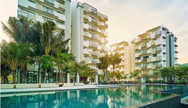 Beach front 2 Bedroom Apartment with Seaview