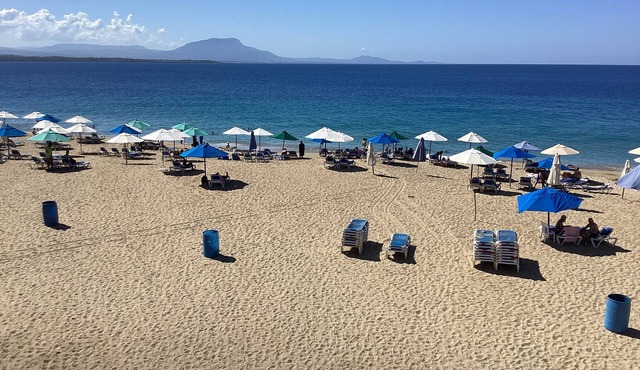 Beach Front 2bd/2ba Emaculent 1st FL Poolside Condo Playa Alicia 24hr Security