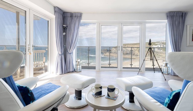 Beach Front 5 Star Dog Friendly Home with Amazing Sea Views & Outdoor Kitchen