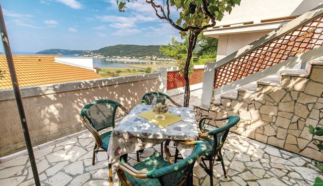 Beach front apartment in Supetarska Draga