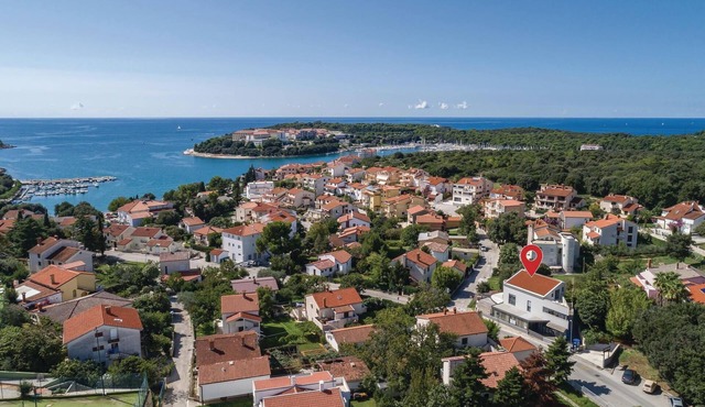 Beach front apartment in Pjescana Uvala with WiFi