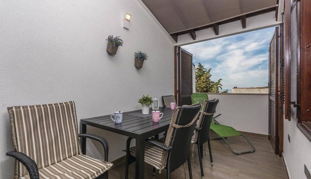 Beach front apartment in Cervar Porat with WiFi