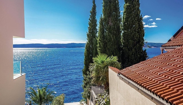 Beach front apartment in Crikvenica with WiFi
