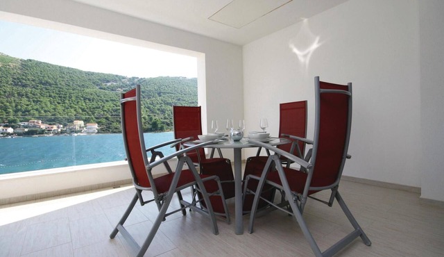 Beach front apartment in Grebastica with WiFi