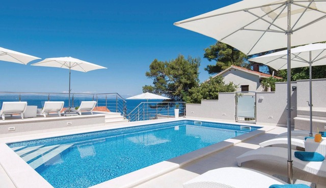 Beach front apartment in Prigradica