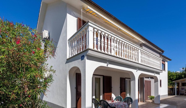Beach front apartment in Jurandvor