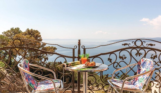 Beach front apartment in Krvavica with WiFi