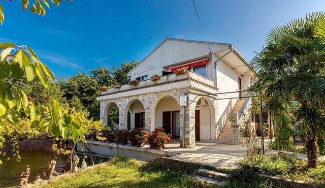 Beach front apartment in Malinska with WiFi
