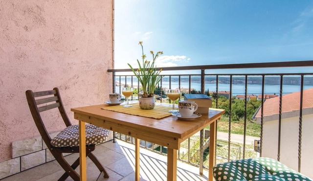 Beach front apartment in Maslenica
