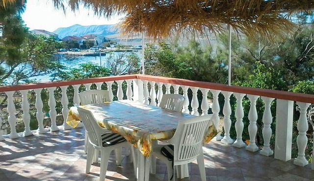 Beach front apartment in Kustici