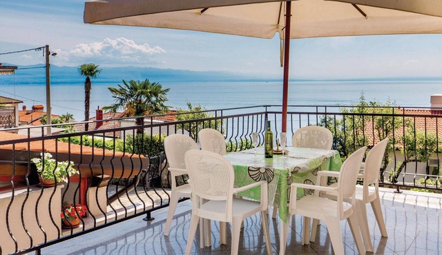 Beach front apartment in Icici with WiFi