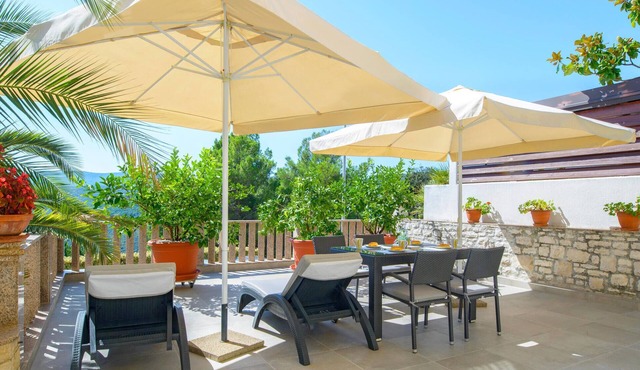 Beach front apartment in Rabac with WiFi