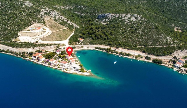 Beach front apartment in Klek with house sea view