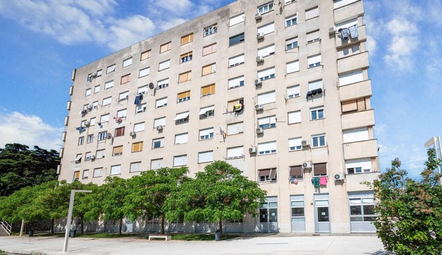 Beach front apartment in Pula with WiFi