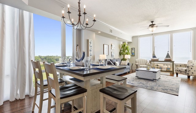 Beach front Condo "Aqua Blue" has Summer Specials - make an inquiry today ☺️