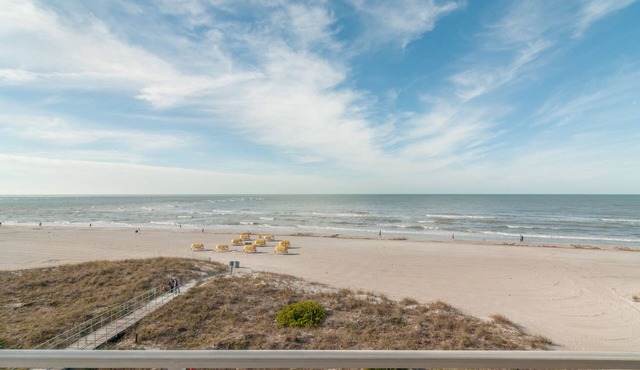 *BEACH FRONT CONDO* OUTSTANDING LOCATION! AND A BREATH-TAKING VIEW*