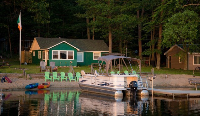 Beach Front Cottage On Family Friendly Pretty Lake. Sunsets, Fishing And Fun!