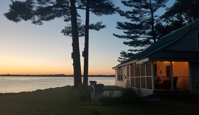 Beach front cottage with spectacular views, great sunsets