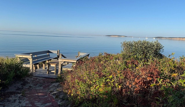 Beach front, desirable Indian Neck! CS0048