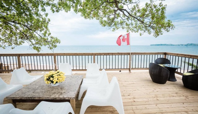 Beach Front Family Cottage | Ping Pong & Karaoke!