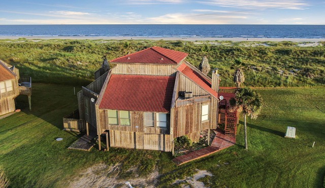 Beach front Getaway with Amazing Views