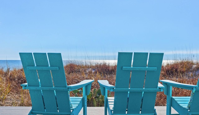 Beach Front. Hot Tub, 2 Gulf Front Masters, New Deck FREE Beach Chair Service