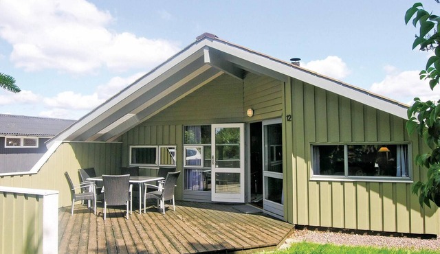 Beach front home in Kirke Hyllinge with sauna