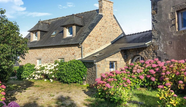 Beach front home in Plouguerneau with WiFi