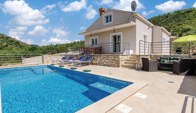 Beach front home in Zaton Veliki