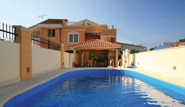 Beach front home in Brodarica
