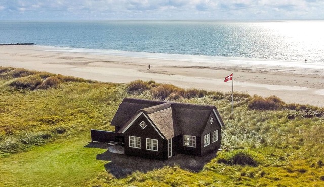 Beach front home in Blåvand with house sea view