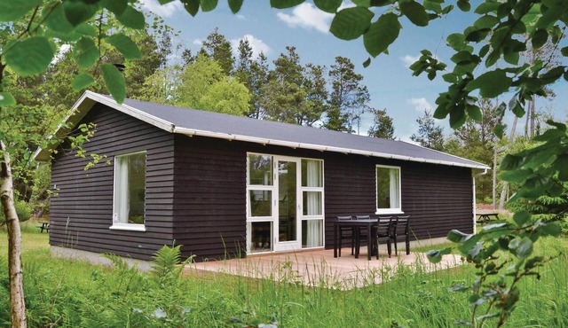 Beach front home in Hirtshals with WiFi