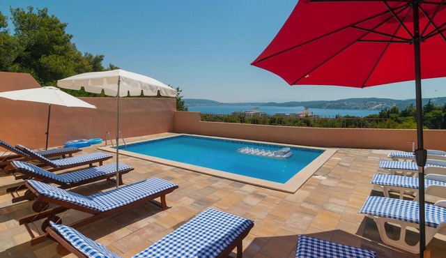 Beach front home in Seget Donji