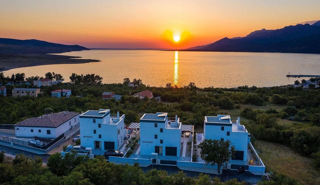 Beach front home in Jasenice