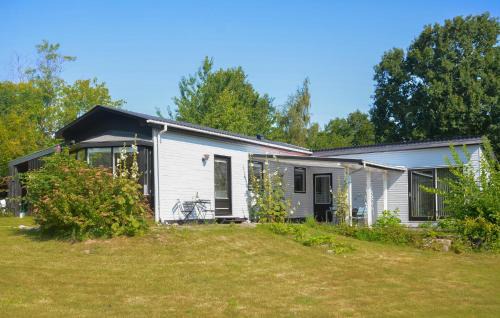 Beach Front Home In Mesinge With Wifi