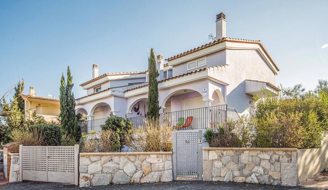 Beach front home in Peñiscola with swimming pool