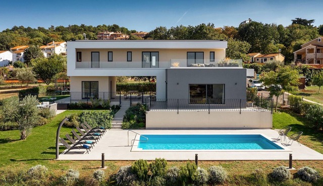 Beach front home in Porec