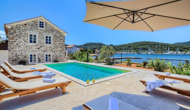 Beach front home in Preko