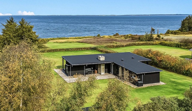 Beach front home in Spøttrup