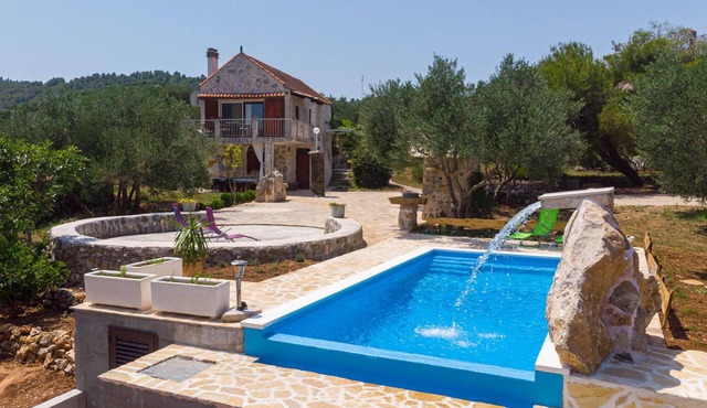 Beach front home in Ston