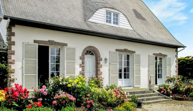 Beach front home in Surville with WiFi