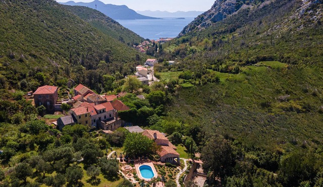 Beach front home in Trstenik