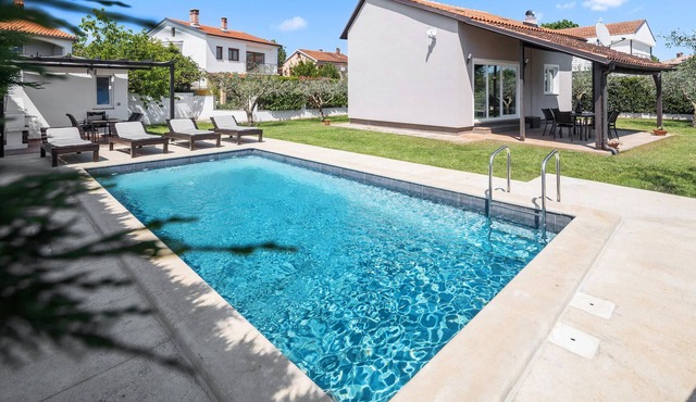 Beach front home in Valbandon