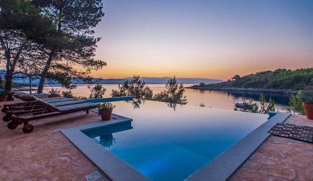 Beach front home in Vrbanj