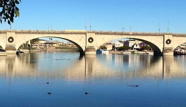 Beach Front Luxury Condo near Lake Havasu's London Bridge