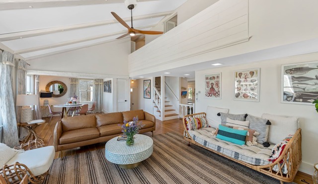 Beach Front Luxe: Italian vibes & coastal glam in Rockport! Steps to Downtown!
