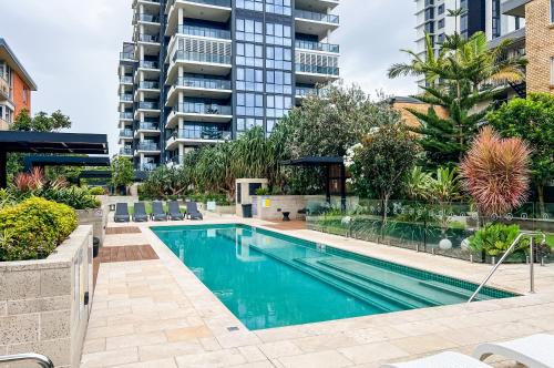 Beach front luxury with two carparks, pool, gym